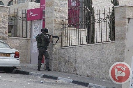 Israeli occupation forces shot 40 Palestinians including a large number of university students on Sunday, November 17, 2013 (Photo: Ma'an)