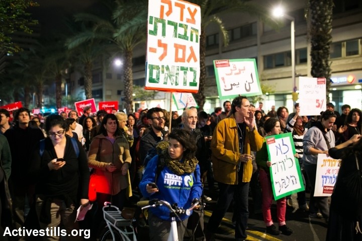 Activists blocking a road in center Tel Aviv during a protest against the Prawer-Begin plan, last Saturday, December 7, 2013 (Photo: Activestills)