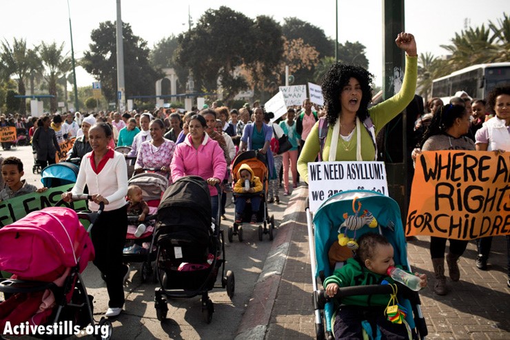 Hundreds of female African migrants and their children participate in a protest march in Tel Aviv, Wednesday, January 15, 2014 (Photo: Activestills)