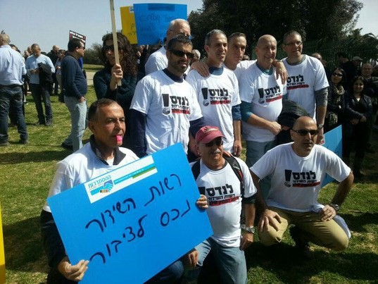 Workers from Channel 1 protest outside the Knesset (Photo: Histadrut)