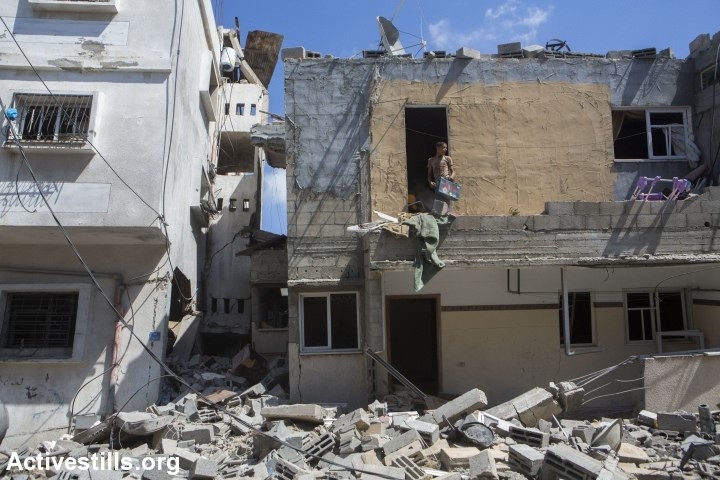 The destroyed house of the Eshtawi family in Az-Zeitiun area, Gaza City, July 14, 2014. The attack left 27 people homeless (Photo: Activestills)