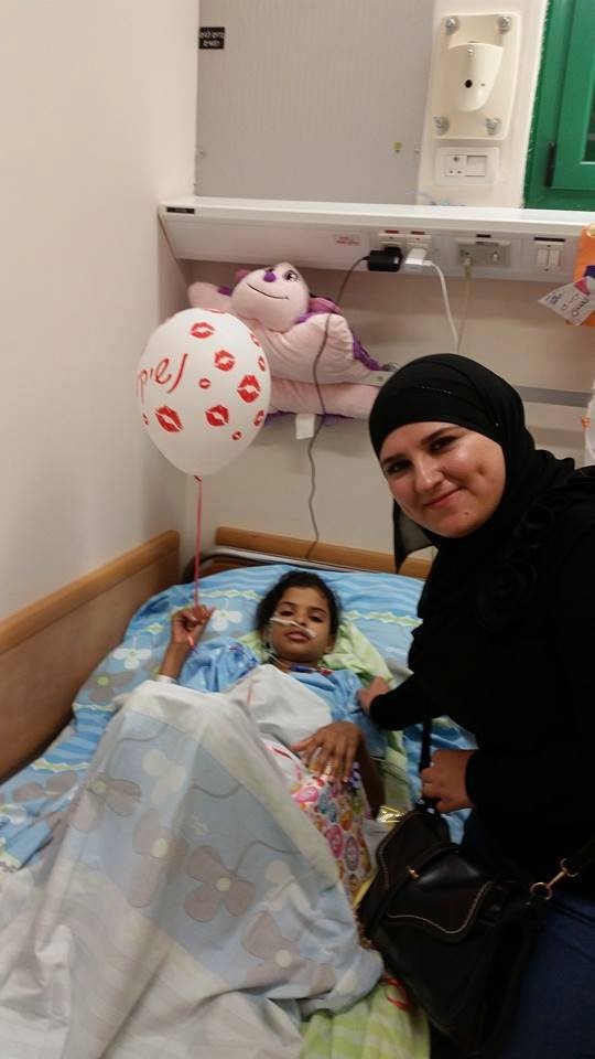 Ayesha Ziadna visited Maram Wakili, who is still in the hospital after a severe injury from a rocket hit in the Bedouin unrecognized village of Al-Makimen (Photo: Negev Coexistence Forum)