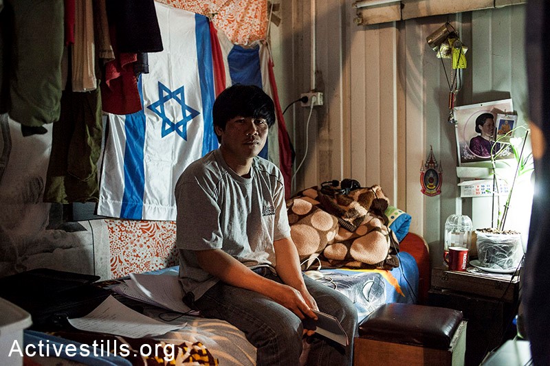 Thai agricultural worker in Israel (Photo: Activestills)