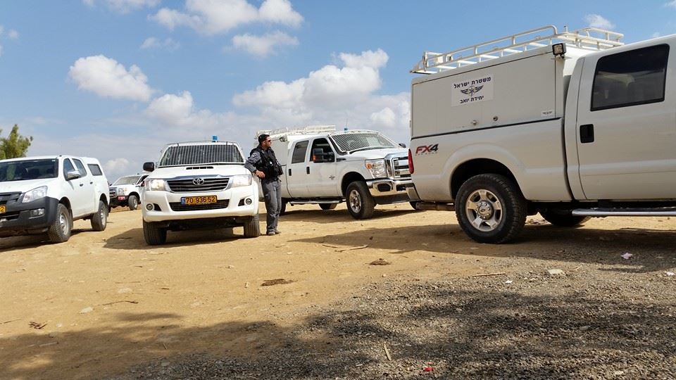 Awwad Abu Freih from Al-Arakib: "Hundreds of Israeli demolition forces arrived to the area to demolish and destroy and detain residents." Police forces near Al-Araqib on Tuesday (Photo: Coexistence Forum in the Negev)