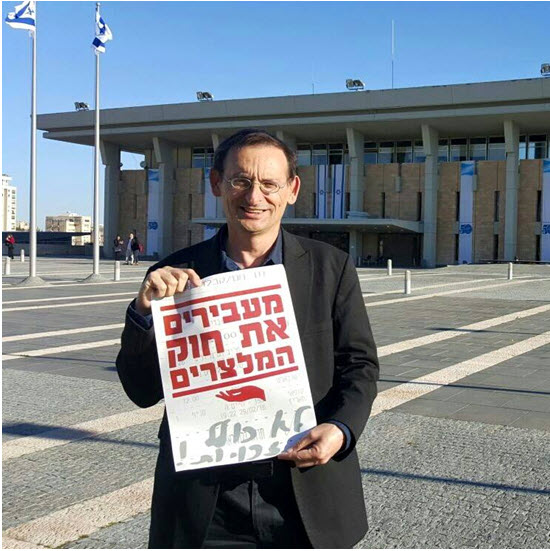 MK Dov Khenin with the bill that would prohibit restaurants in Israel from counting tips for waiters towards their salaries and force management instead to pay them minimum wage