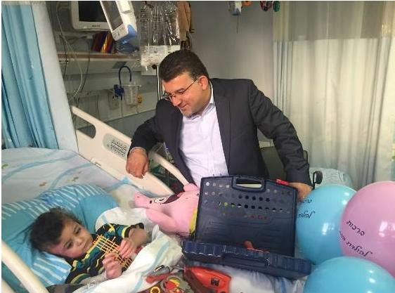 MK Jabareen at the bedside of Ahmad Dawabsheh, during the little boy’s hospitalization at the Rabin Health Center in Israel