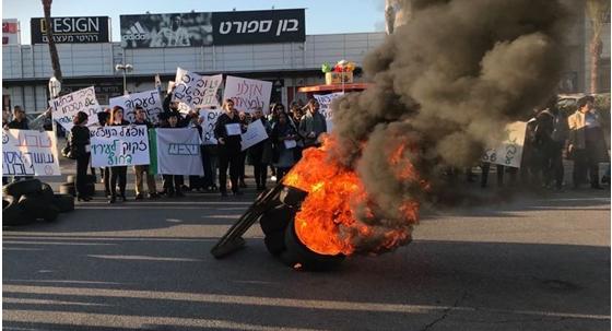 Teva workers demonstrating on Sunday, December 17, in Ashdod