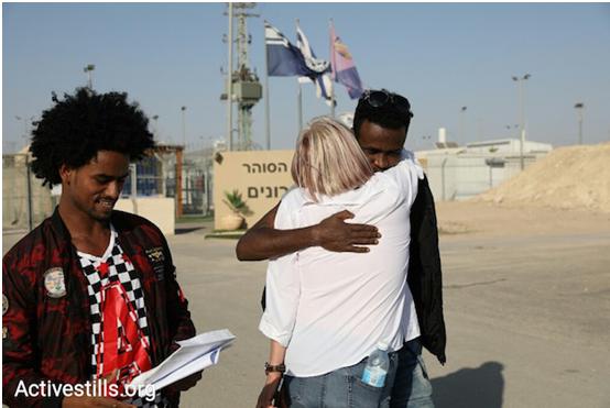 African asylum seekers and an Israeli activist outside of Saharonim Prison in the Negev after Israel released 207 asylum seekers incarcerated for refusing deportation after the government failed to reach any final deal for deporting them along with thousands of other Eritrean and Sudanese men, April 15, 2018. Prior to the release, Israel’s Supreme Court has issued temporary injunctions to give more time for petitioners to argue against the deportation plan.