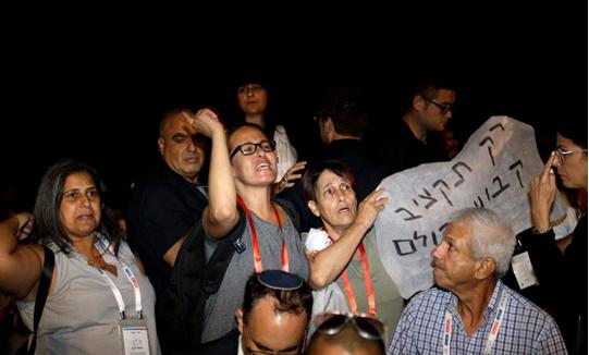 Demonstration by public housing residents during a speech by the Minister of Treasury, Moshe Kahlon, in Holon, September 5, 2018