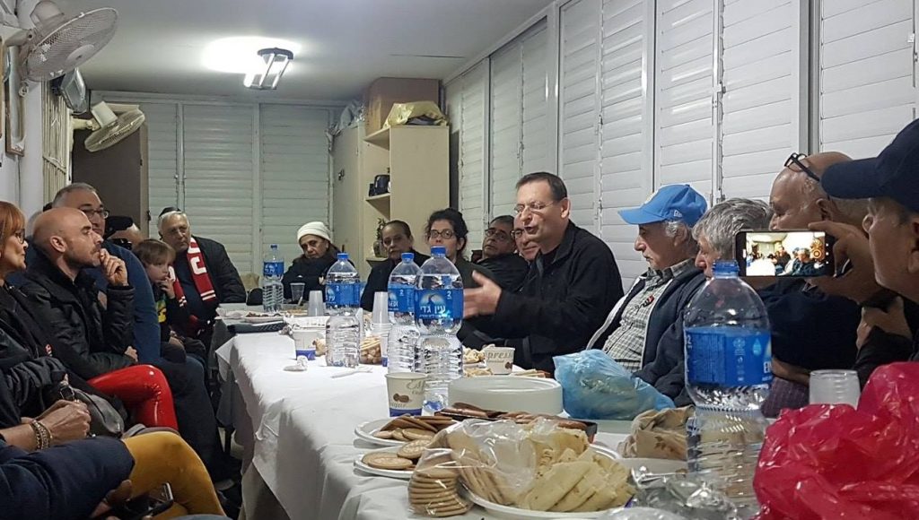 MK Khenin at a meeting with residents in the synagogue of Givat Amal, a working-class neighborhood in north Tel Aviv, January 17, 2019