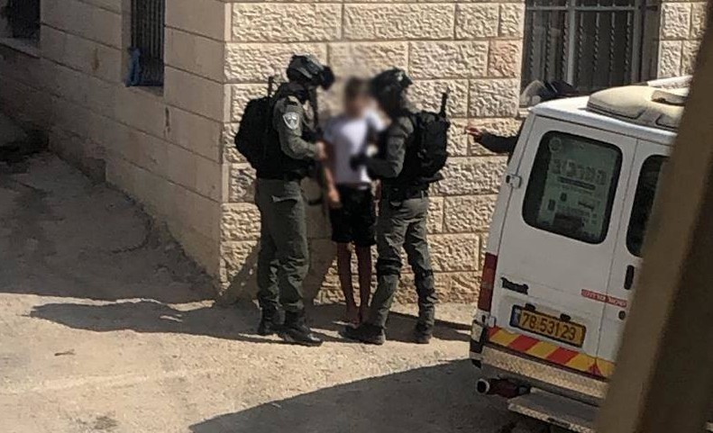 Israeli Border Policemen detain a Palestinian youth in Isawiya, September 16, 2019.