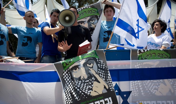 Im Tirtzu activists demonstrate at Tel Aviv University 