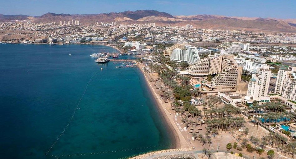 Guestless hotels and empty beaches in the city of Eilat