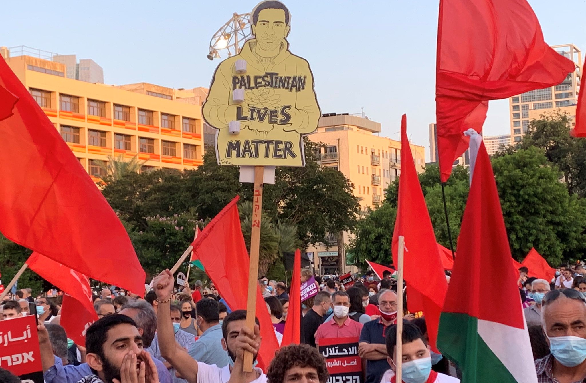 Demonstrators in Rabin Square, Saturday evening, June 6: "Palestinian lives matter"