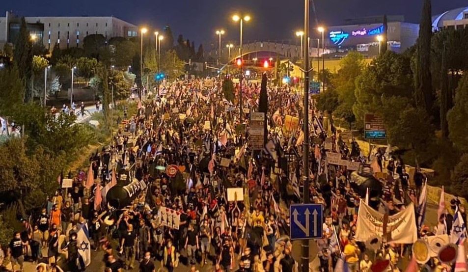 Thousands of protesters participated Saturday night, September 12, in a procession from Jerusalem’s Chord Bridge at the western entrance to the city and culminating in Paris Square on Balfour Street where they joined the main rally against Netanyahu.
