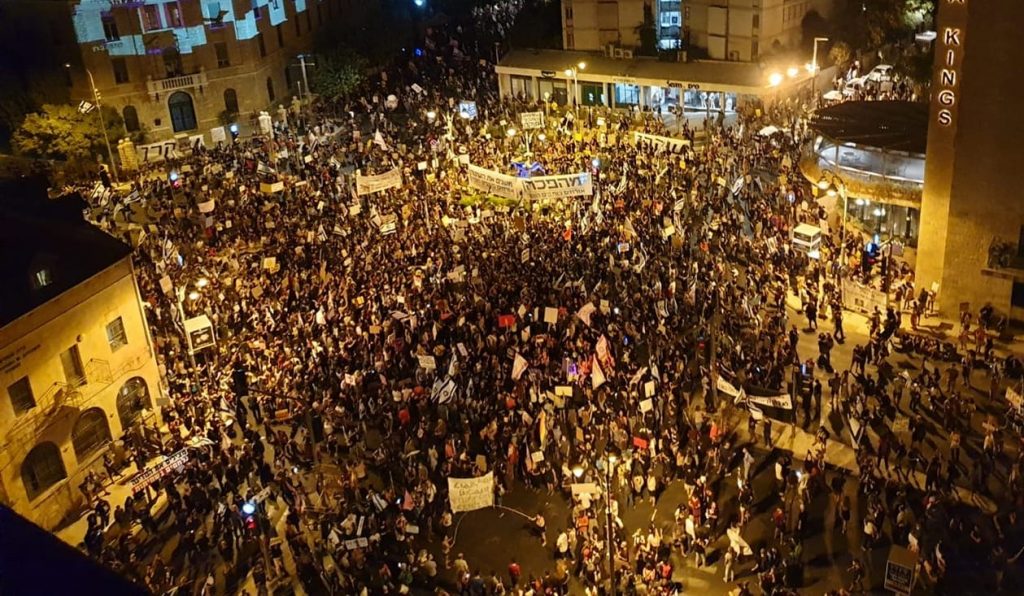 Thousands gathered in Jerusalem's Paris Square for the first major anti-Netanyahu protest since the start of new lockdown, Sunday evening, September 20.