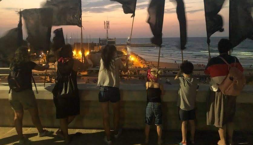 Members of the Black Flag movement demonstrate against Netanyahu towards evening on Thursday, September 17, near the port of Ashdod.