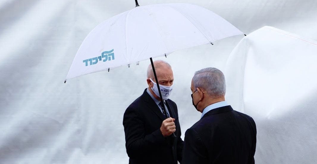 Former Education Minister Yoav Gallant (left) with his mentor, previous PM Benjamin Netanyahu