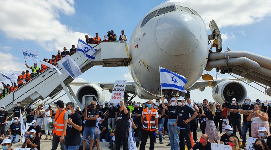 Airline workers protest against government inaction at Ben Gurion Airport, August 19, 2021.