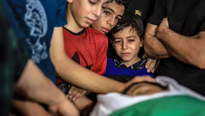 Saturday evening, August 28, 2021: Relatives mourn over the body of 13-year-old Omar Abu Nil, who had just died of wounds sustained from Israeli army gunfire in Gaza a week earlier.