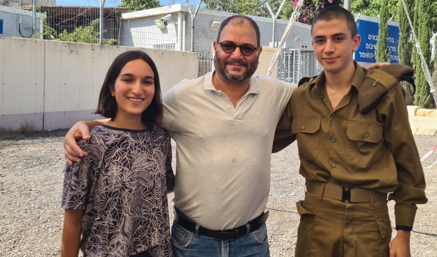 Shahar Peretz (left), MK Ofer Cassif and Private Eran Aviv last Tuesday outside the gate into the Tel Hashomer Induction Base, east of Tel Aviv