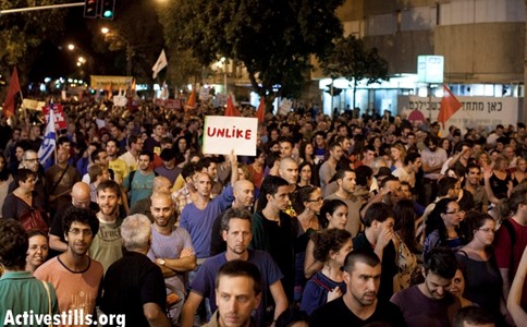 Social justice demonstration, Tel-Aviv, May 11, 2013 (Photo: Activestills)