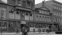 The A Bruenn JR shop in Berlin was vandalized by Nazis and its front wall was inscribed with anti-Semitic graffiti during Kristallnacht (Photo: Archive)