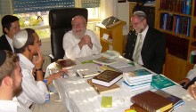 Rabbi Dov Lior in Kyriat Arba settlement (Photo: Wikipedia)