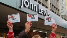 A protest against SodaStream outside of John Lewis in London, organized by local Palestine Solidarity activists (Photo: Al Ittihad)