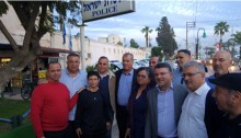 Mohammad Barakeh with Hadash MKs Aida Touma-Sliman and Yousef Jabareen (in center) together with supporters in front the Afula police headquarters on Thursday, February 18