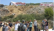 A demonstration in solidarity with jailed objectors to the occupation, Tair Kaminer and Omri Barness outside Military Prison 6, last Saturday, May 21