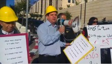 MK Aiman Odeh (Hadash) head of the Joint List addresses protestors from the Hadash faction in the Histadrut during a demonstration outside the Ministry for the Economy demanding the resignation of the minister in charge - Prime Minister Benjamin Netanyahu - following the government's inaction in combating work-related accidents, particularly in the construction sector, February 8, 2016.