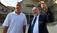 Former Defense Minister Avigdor Liberman (right) tours the Karnei Shomron settlement with local council Chairman Yigal Lahav, October 2, 2018.