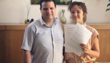 Joint List chairman, Hadash MK Ayman Odeh visits 18-year-old Israeli conscientious objector Maya Brand-Feigenbaum at her home in Kiryat Tiv'on in the north of the country.