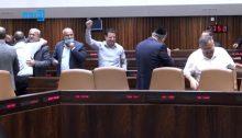 Joint List lawmakers celebrated on Wednesday afternoon, October 20, after the Knesset approved a bill to form a parliamentary committee to review the hiring of Arab teachers in the state's educational system.